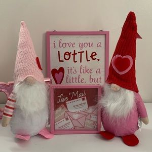 Valentine's Day Gnomes & Wood Decor Bundle. Brand New.